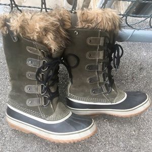 Sorel Women’s Joan of Arctic waterproof boots sz 9